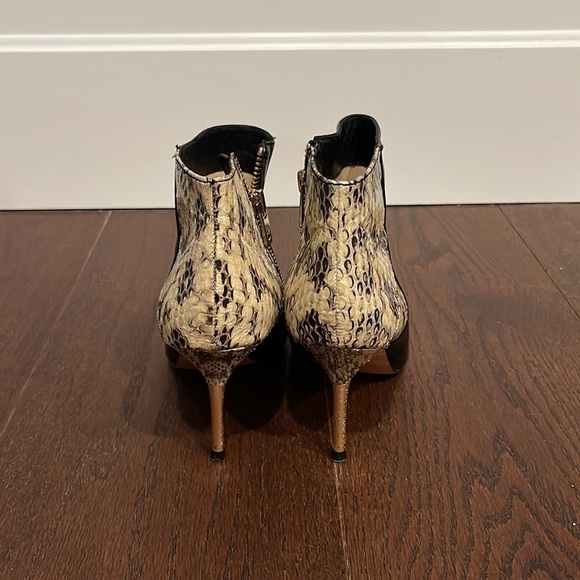 Vince Camuto Signature Black Booties Size 6.5 - Picture 4 of 9